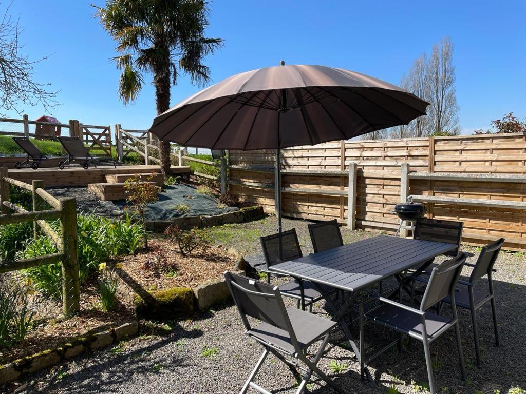 Maison Chaleureuse Avec Terrasse Et Vue Baie Авранш Екстериор снимка